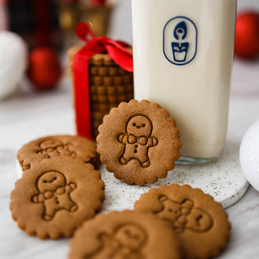 Gingerbread Almond Milk & Cookies